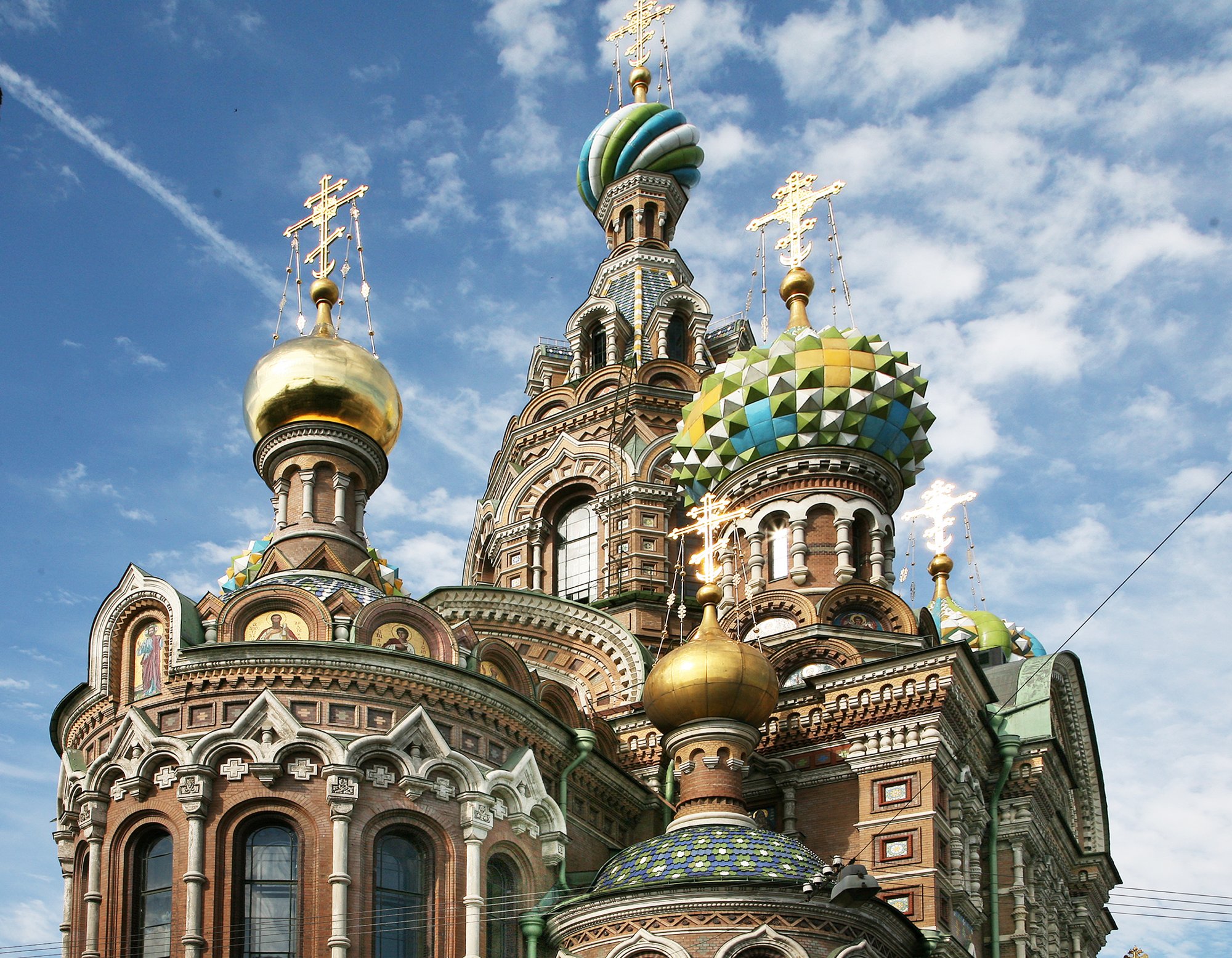 Τι συμβολίζουν οι βολβοειδείς τρούλοι των ρωσικών εκκλησιών;