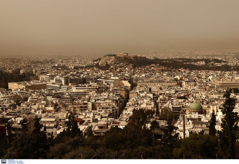 Στους 30 βαθμούς θα φτάσει η θερμοκρασία – Μέχρι πότε θα καλύπτει την Ελλάδα η αφρικανική σκόνη