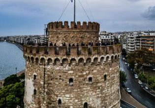 Θεσσαλονίκη: Ταυτοποιήθηκε το άτομο που έπεσε στο κενό από τον Λευκό Πύργο