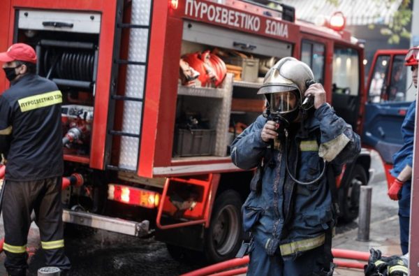 Πειραιάς: Κτίριο κατέρρευσε στο Πασαλιμάνι - Ένας νεκρός και τρεις τραυματίες