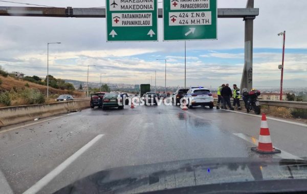 Θεσσαλονίκη: Καραμπόλα 5 οχημάτων στον Περιφερειακό - Ένας τραυματίας