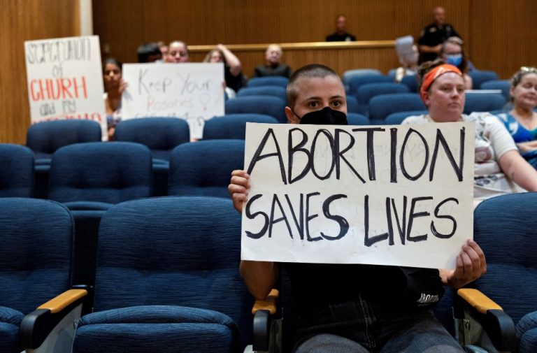 Νέος κανονισμός των ΗΠΑ ενισχύει την προστασία της ιδιωτικότητας των γυναικών που υποβάλλονται σε άμβλωση