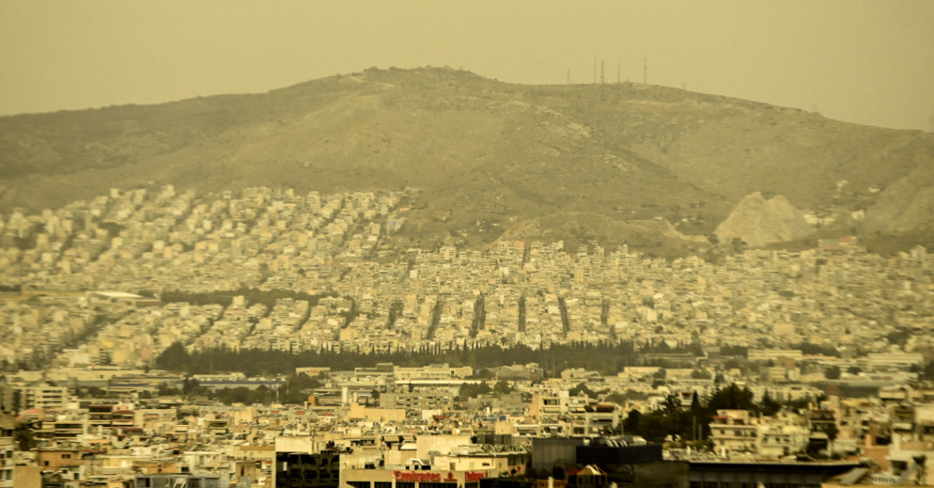 Αφρικανική σκόνη: Αποπνικτική ατμόσφαιρα στην Αθήνα - «Καμπανάκι» από τους πνευμολογόγους