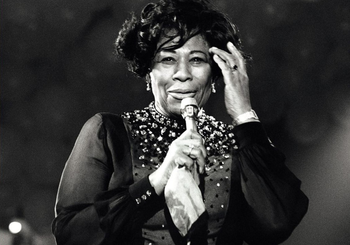 Ella Fitzgerald: Η γλυκόπικρη ιστορία της αξεπέραστης «Βασίλισσας της Jazz»