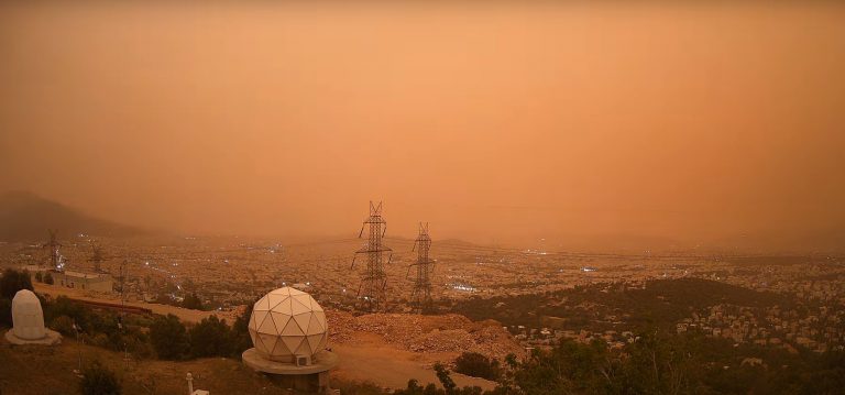 Meteo: Μοναδικό timelapse βίντεο με την μεταφορά της αφρικανικής σκόνης στη χώρα μας