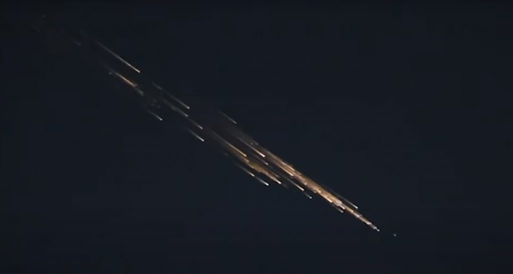 Καλιφόρνια: Μυστηριώδη φώτα εμφανίστηκαν στον νυχτερινό ουρανό – «Μου θύμισε εκτοξεύσεις πυραύλων»