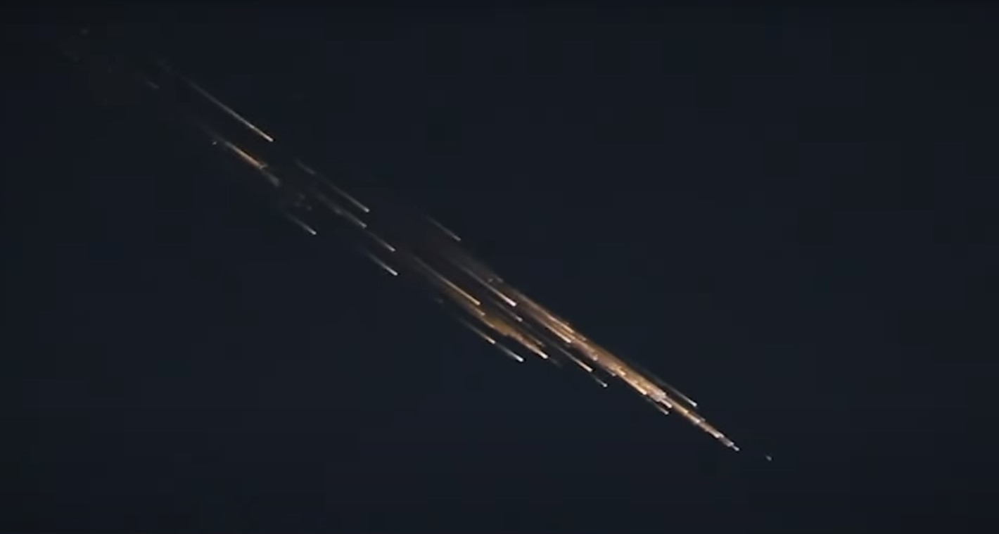 Καλιφόρνια: Μυστηριώδη φώτα εμφανίστηκαν στον νυχτερινό ουρανό - «Μου θύμισε εκτοξεύσεις πυραύλων»