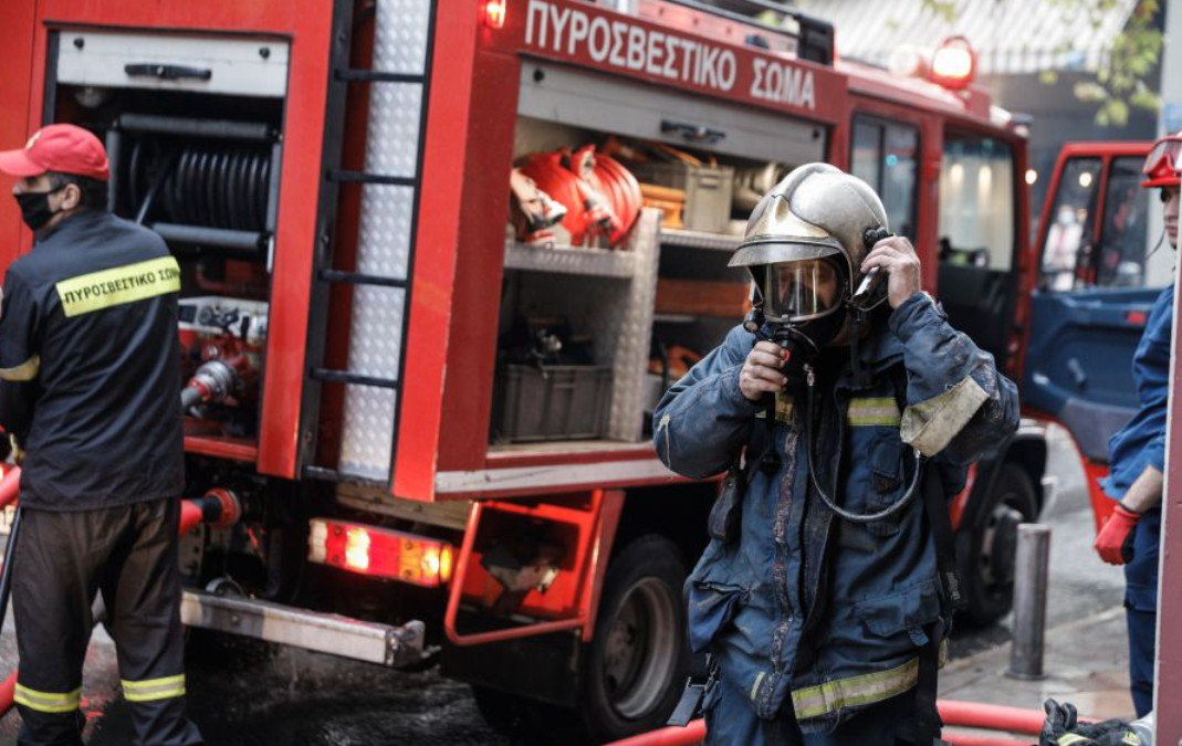 Ριζούπολη: Υπό έλεγχο η φωτιά σε διαμέρισμα – Στο νοσοκομείο οι απεγκλωβισμένοι