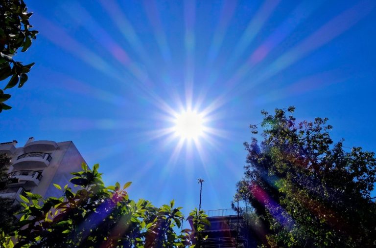 Καιρός: Ηλιοφάνεια και ζέστη θα επικρατήσει σήμερα – Έως 26 βαθμούς η θερμοκρασία