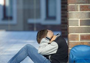 Καλαμάτα: Θύμα άγριου ξυλοδαρμού 13χρονος από τρεις συμμαθητές του εντός του σχολείου