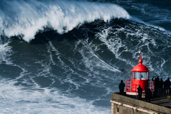 Ο Sebastian Steudtner κατέκτησε ακόμη ένα παγκόσμιο ρεκόρ κάνοντας σέρφινγκ σε κύμα 28,57 μέτρων