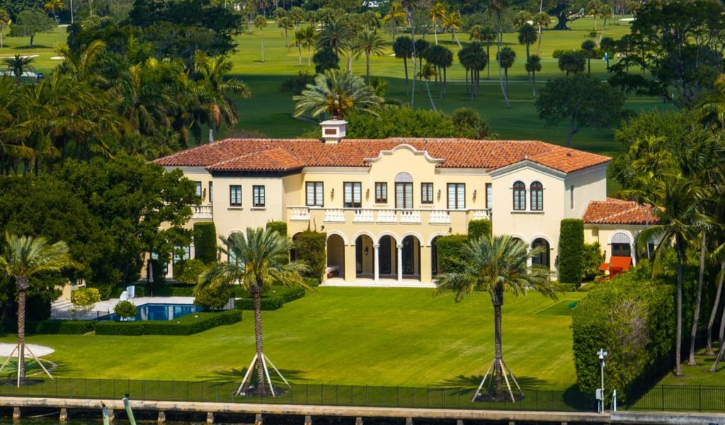 Δείτε το παραθαλάσσιο παλάτι του Τζεφ Μπέζος αξίας 90 εκατ. δολαρίων – Υπό κατασκευή ακόμη δύο