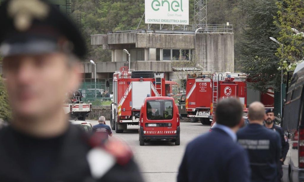 Ιταλία: Λιγοστεύουν οι ελπίδες για επιζώντες στο κέντρο παραγωγής υδροηλεκτρικής ενέργειας μετά από έκρηξη