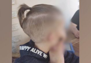 Καταγγελία σοκ από μητέρα για δασκάλες νηπιαγωγείου – «Έκοψαν τα μαλλιά του γιου μου γιατί δεν τους άρεσε η κοτσίδα»