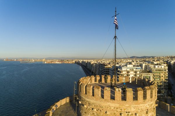 Θεσσαλονίκη: Νεκρός ο άνδρας που έπεσε από τον Λευκό Πύργο