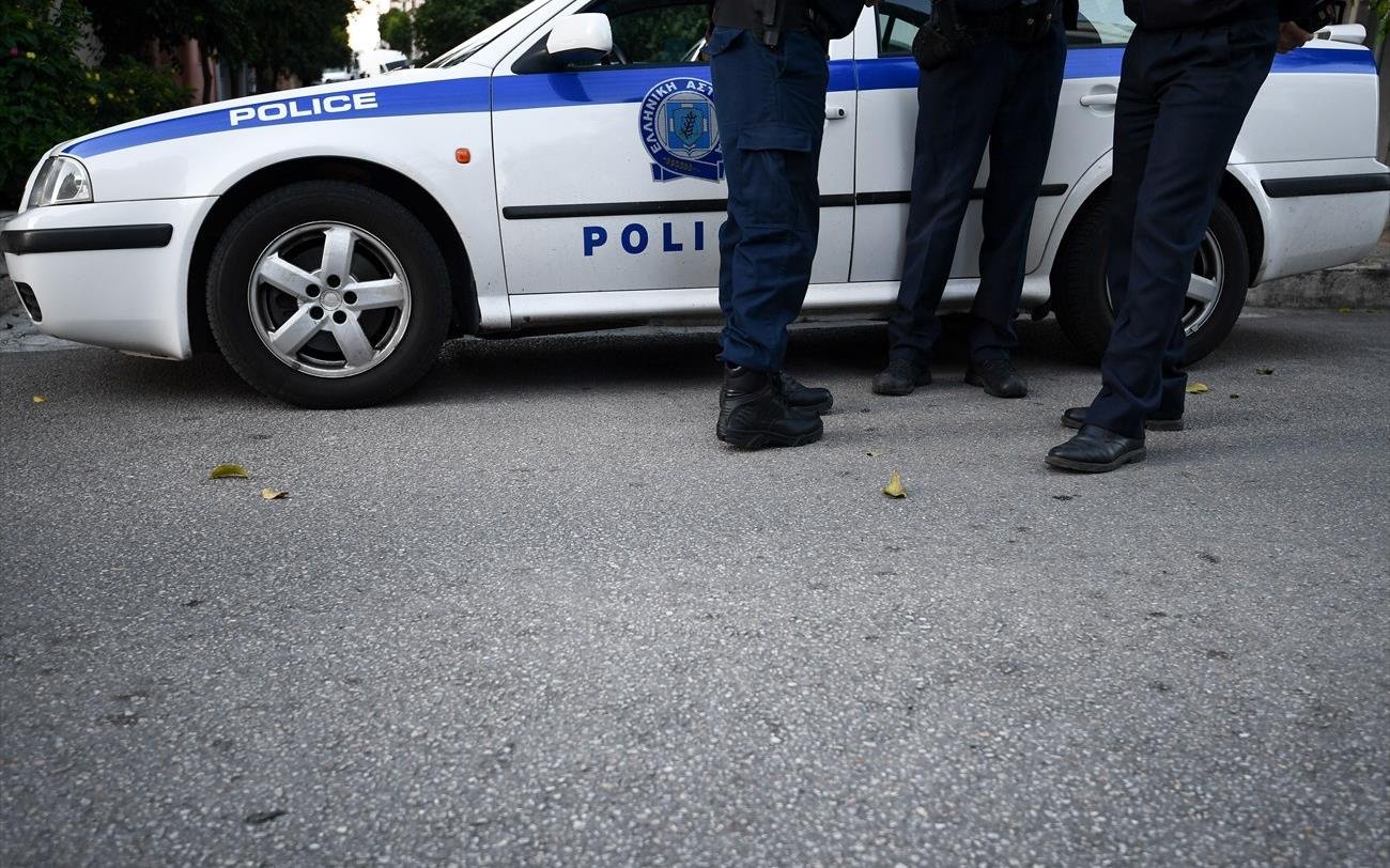 Γάζωσαν με καλάσνικοφ αυτοκίνητο στο Ηράκλειο - Τουλάχιστον ένας τραυματίας