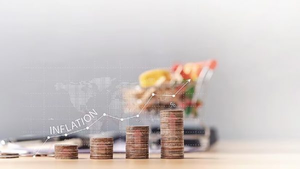 Η ΤτΕ «καρφώνει» τους κλάδους που τροφοδότησαν τον πληθωρισμό απληστίας