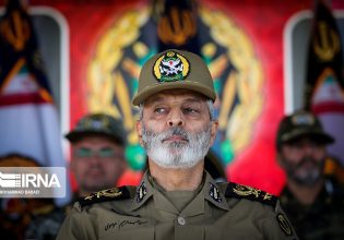 Ιράν: Ο αρχηγός του στρατού υπόσχεται «Καταιγιστική» απάντηση σε οποιαδήποτε επίθεση