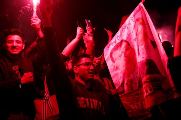 Τουρκία: Θρίαμβος Ιμάμογλου και μεγάλη νίκη του CHP – Η κατήφεια Ερντογάν και το «αίνιγμα» της επόμενης ημέρας