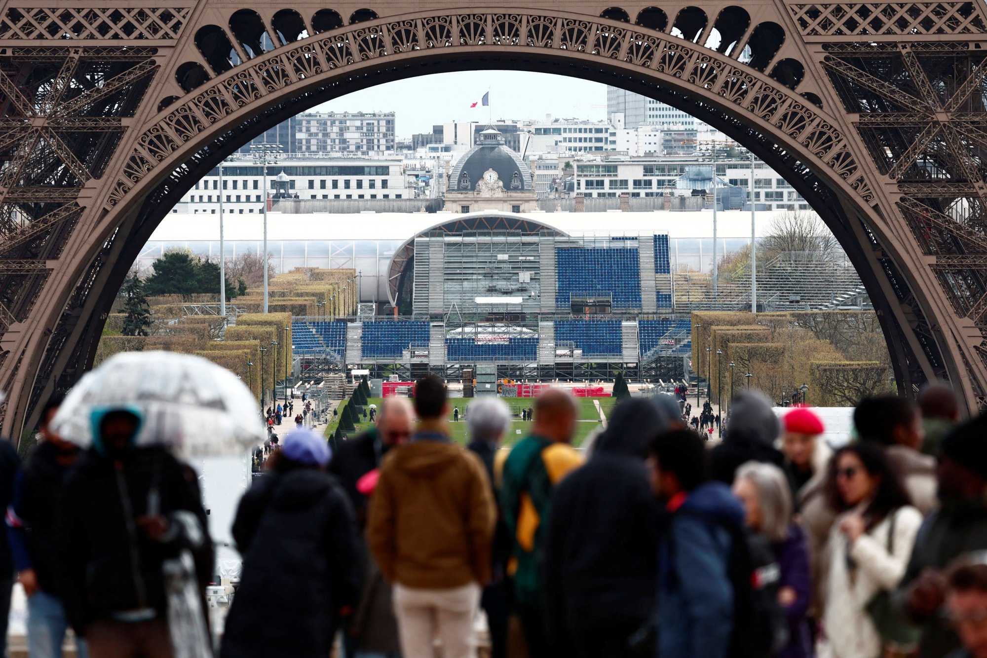 Η ΕΛ.ΑΣ. θα περιπολεί σε… Μονμάρτρη και Άιφελ