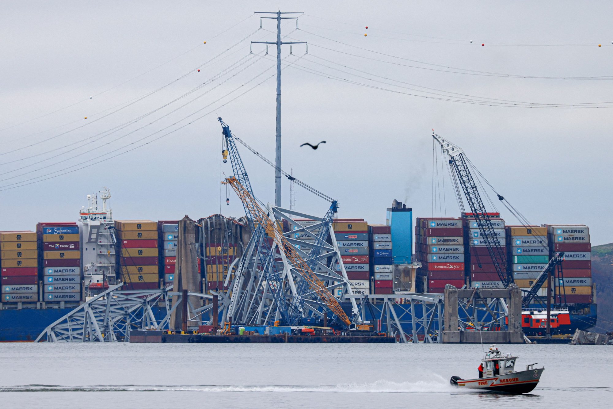 Βαλτιμόρη: Τα παγιδευμένα σκάφη αρχίζουν να απομακρύνονται μέσω διαύλου