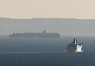 Κίνα: Φορτηγό πλοίο συγκρούστηκε με αλιευτικό σε νησί – Οκτώ αγνοούμενοι