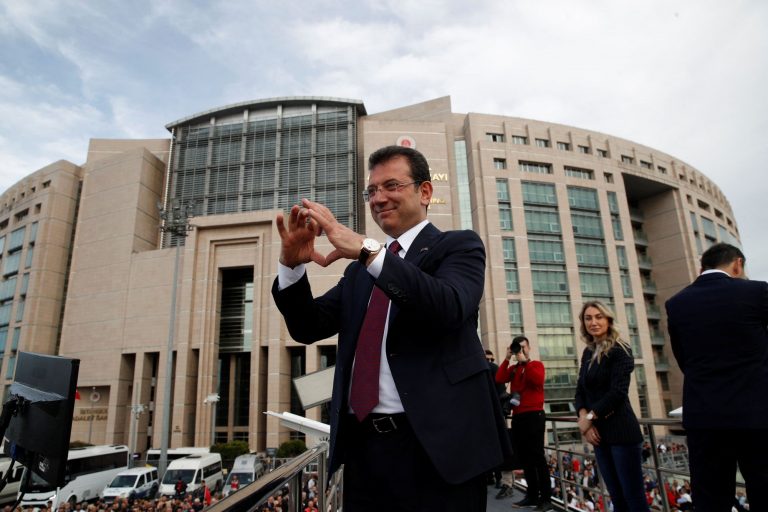 Εκλογές στην Τουρκία: Φιέστα Ιμάμογλου κατά την ανάληψη των καθηκόντων του