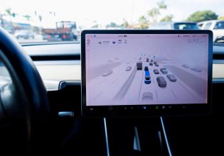 Έρευνα για την ασφάλεια των Tesla έπειτα από αναβάθμιση του Autopilot