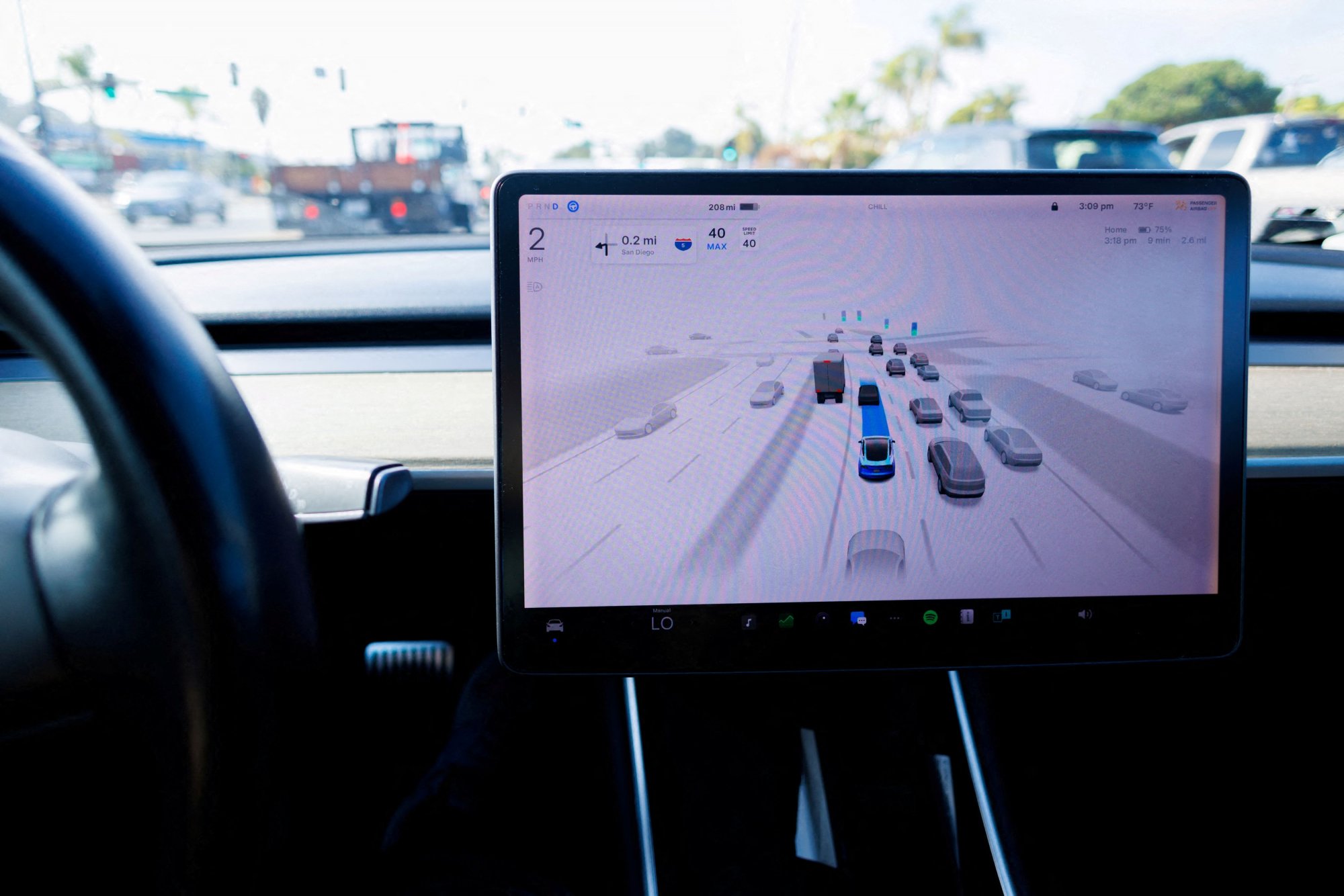 Έρευνα για την ασφάλεια των Tesla έπειτα από αναβάθμιση του Autopilot