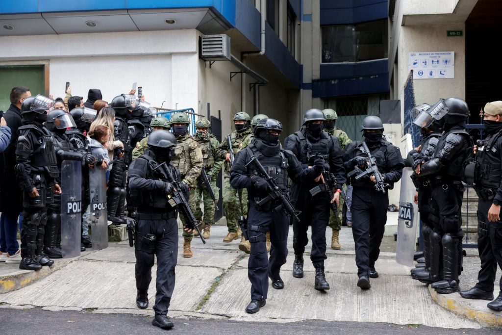 Ισημερινός: Εισβολή της αστυνομίας στην πρεσβεία του Μεξικό – Διέκοψαν διπλωματικές σχέσεις