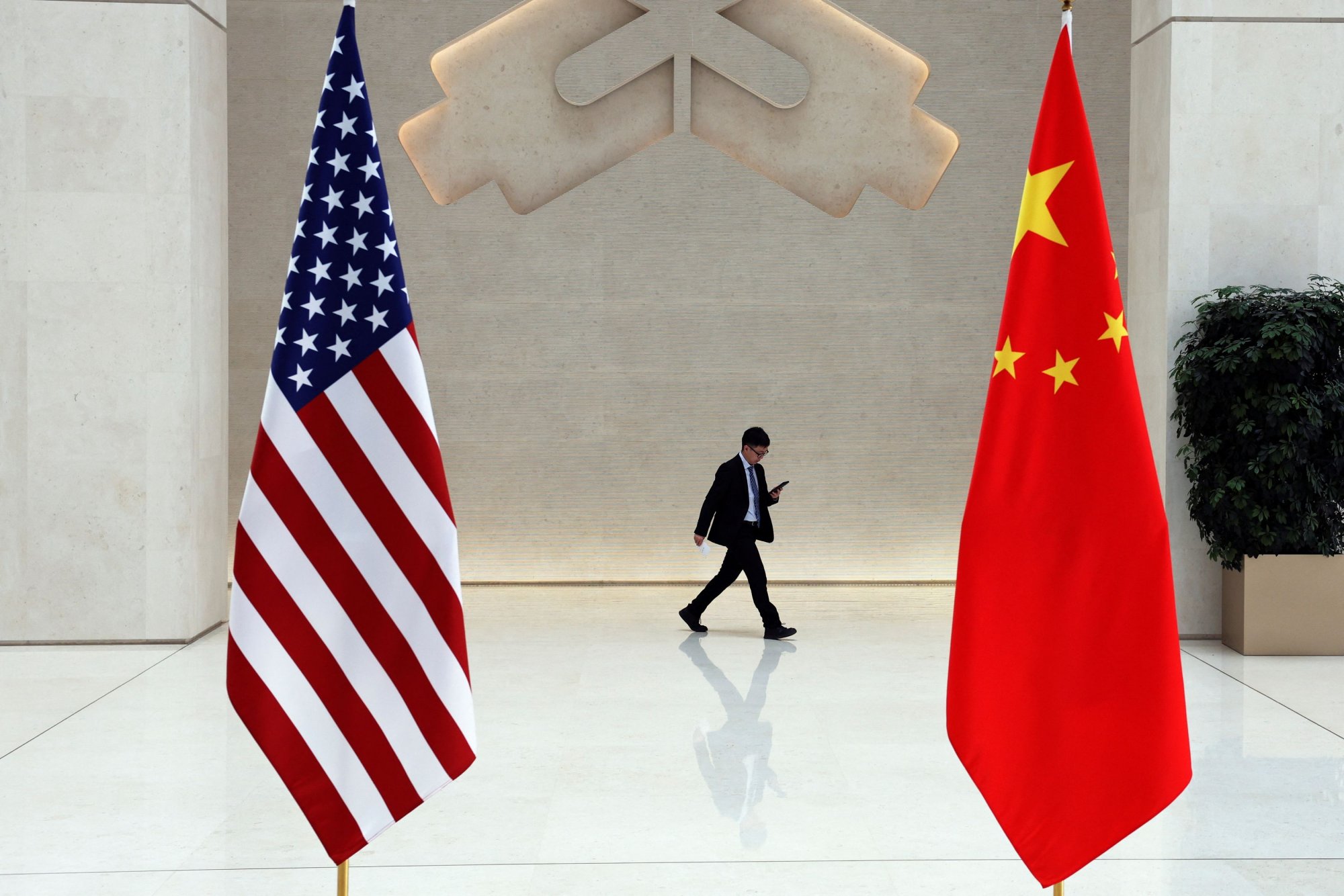 ΗΠΑ: Πώς κινδυνεύουν στρατιωτικά μυστικά - Κατασκοπικό θρίλερ με φόντο την Κίνα