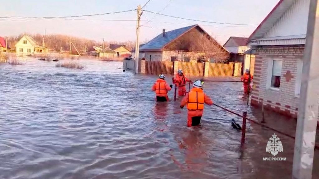 Ρωσία: Χιλιάδες άνθρωποι κινδυνεύουν από τις πλημμύρες