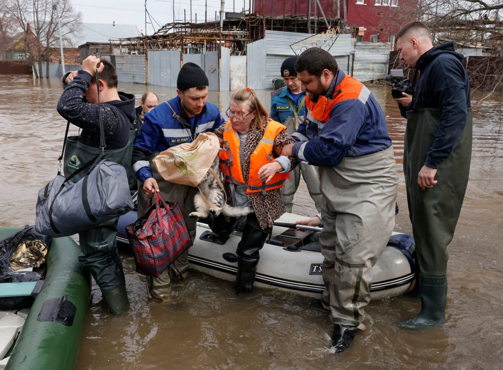 Πλημμύρες: Πόλεις απειλούνται σε Ρωσία και Καζακστάν – Ανεβαίνει το ύψος των υδάτων