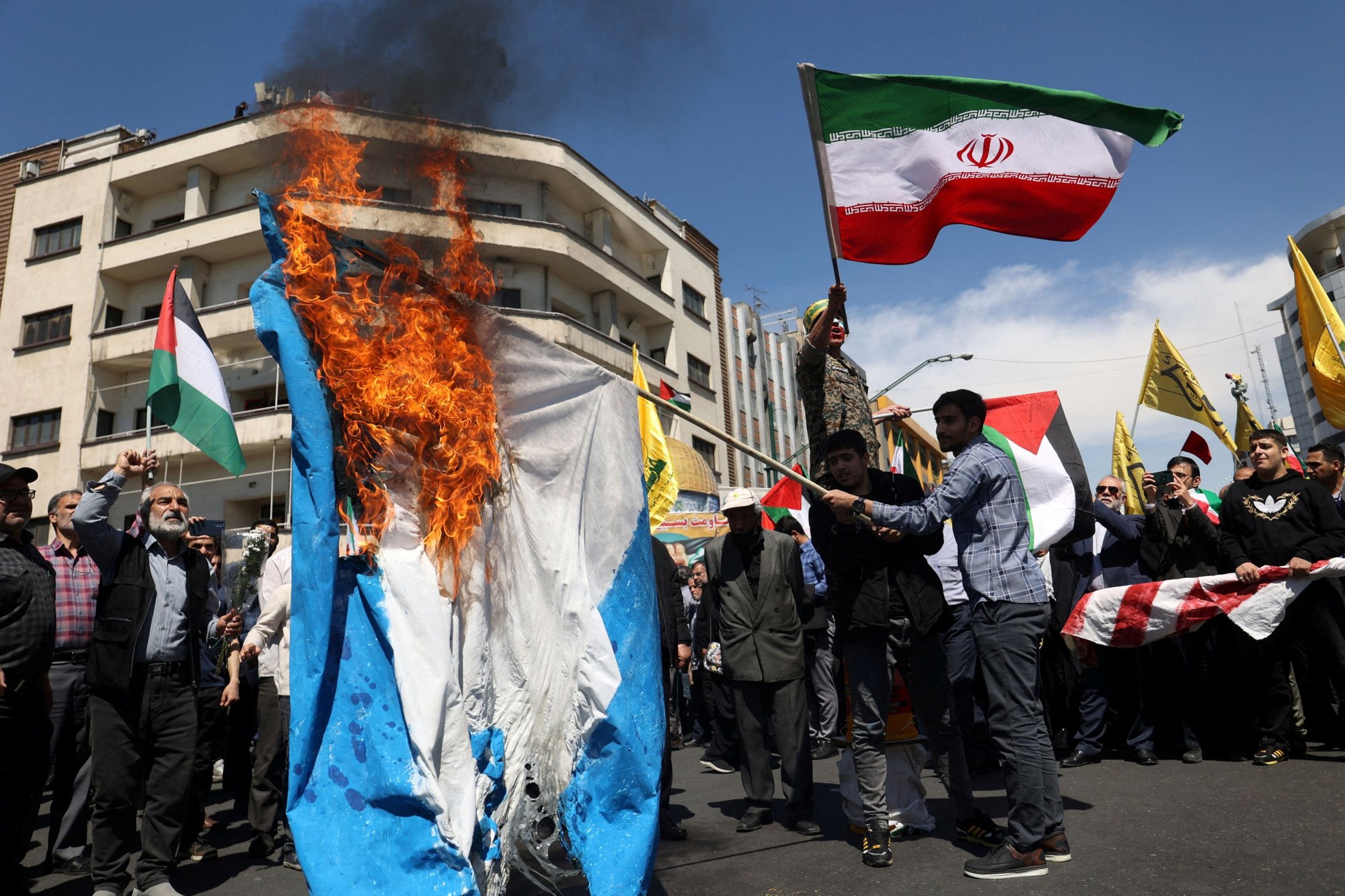 Το Ιράν αναμένεται να επιτεθεί στο Ισραήλ ανά πάσα στιγμή - Φόβοι διεθνούς σύρραξης