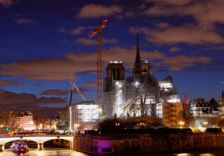 Η Παναγία των Παρισίων απέκτησε και πάλι κορυφή