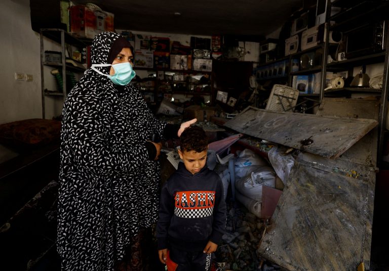 Γάζα: Η πείνα «θερίζει» στην κατεστραμμένη Λωρίδα – Το Ισραήλ λέει ότι πέρασαν 276 φορτηγά με βοήθεια