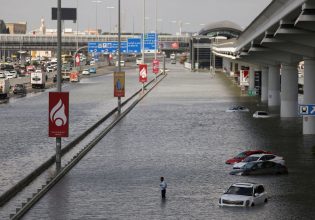 Ντουμπάι: Η πόλη που μετατράπηκε σε απέραντη λίμνη – Εικόνες καταστροφής