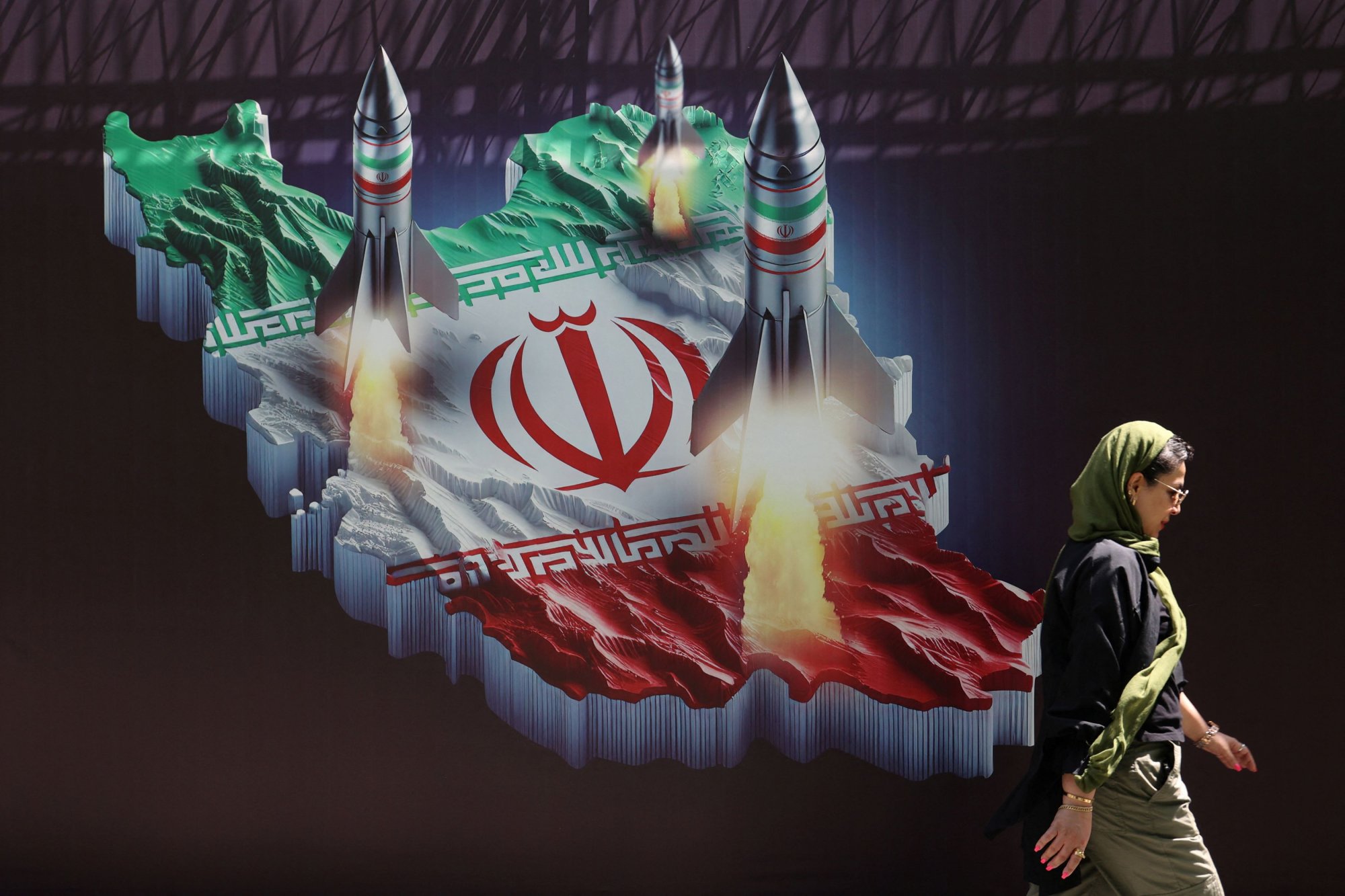 Ιράν και Ισραήλ αναθεωρούν τους παλιούς κανόνες και παίζουν με τη φωτιά - Η ανάλυση Guardian