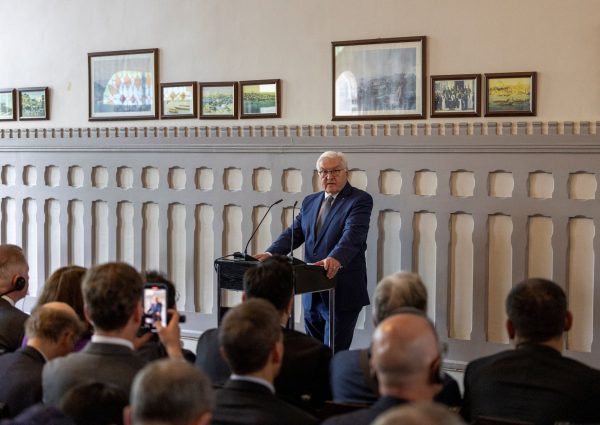 Τουρκία: H «διπλωματία του ντονέρ» από τον Σταϊνμάιερ – Επεισόδιο με φιλοπαλαιστίνιους διαδηλωτές