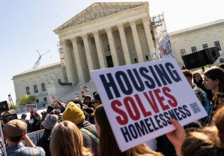 ΗΠΑ: Στο Ανώτατο Δικαστήριο η κρίση στέγης – Είναι αξιόποινη η αστεγία;