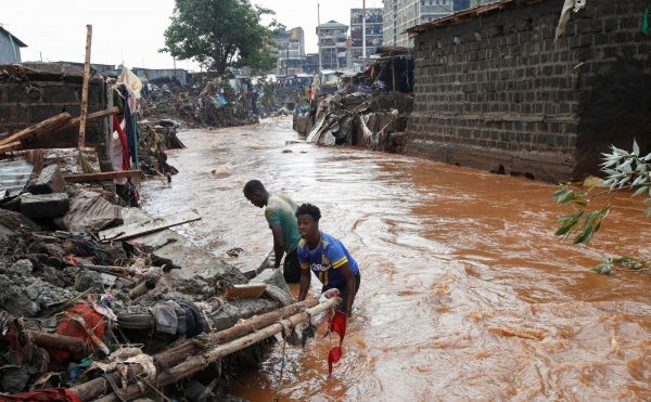 Κένυα: Πλημμυρικά φαινόμενα διαρκείας με τουλάχιστον 140 θύματα - Έσπασε φράγμα, παρασύρθηκαν χωριά