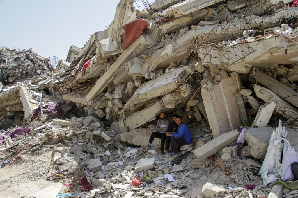 Γάζα: Τριάντα επτά εκατομμύρια τόνοι συντριμμιών πνίγουν την πόλη – «Θα χρειαστούν 14 χρόνια για να απομακρυνθούν»