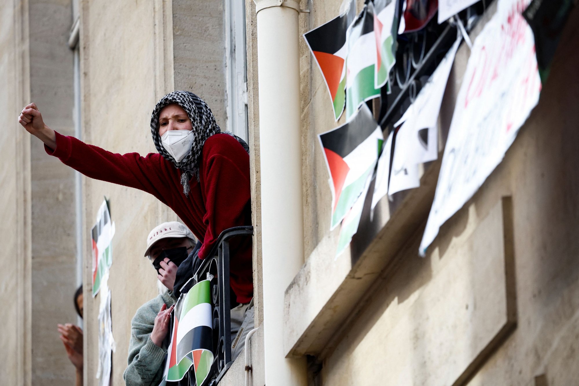 Γαλλία: Φοιτητές απέκλεισαν το Ινστιτούτο Πολιτικών Σπουδών διαμαρτυρόμενοι για τον πόλεμο στη Γάζα