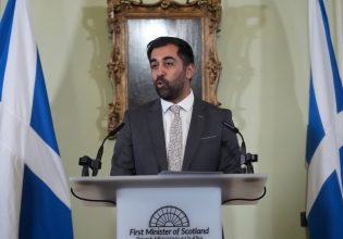 Σκωτία: Παραιτήθηκε από πρωθυπουργός ο Χάμζα Γιούσαφ – Η πρόταση μομφής εις βάρος του