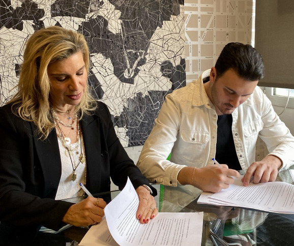 Αυτό είναι το νέο επαγγελματικό βήμα του τραγουδιστή Βασίλη Οικονόμου