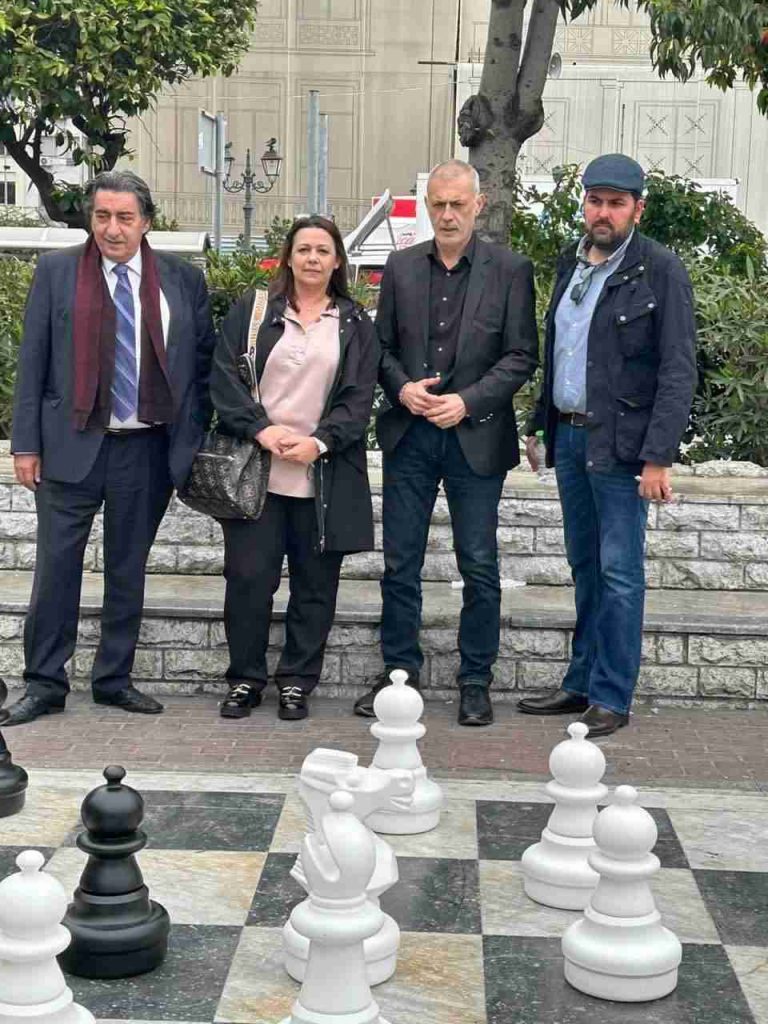 Ο Δήμος Πειραιά «αγκαλιάζει» το σκάκι