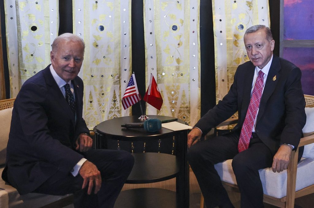 Αναβάλλει ο Ερντογάν την επίσκεψη στις ΗΠΑ και τη συνάντηση με τον Μπάιντεν;