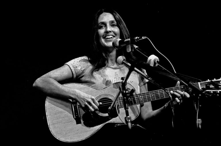 Τζόαν Μπαέζ – Η κακοποίηση από τον πατέρα της, ο εθισμός στα 16