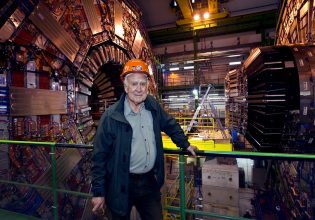 Πίτερ Χιγκς: Πέθανε ο νομπελίστας που ανακάλυψε το «σωματίδιο του Θεού»