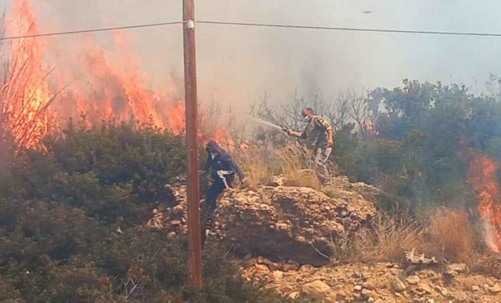 Πυρκαγιά στην Κρήτη: Μάχη με τους ισχυρούς ανέμους – Τρεις τραυματίες